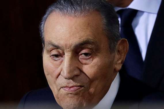 القضاء يرفض تجريد «مبارك» من النياشين والأوسمة ومصادرة أملاكه