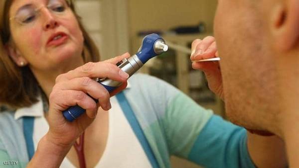 رائحة الفم الكريهة.. مؤشر للإصابة بهذا المرض المعوي