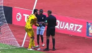 منشفة تشعل أزمة بين الزمالك المصري وزامبيا