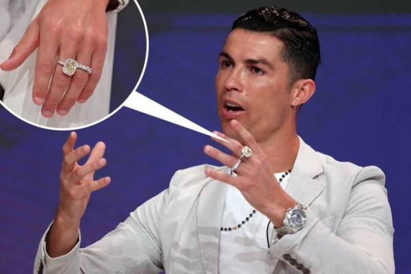 بالصور: رونالدو “مهووس” باقتناء الساعات الفاخرة