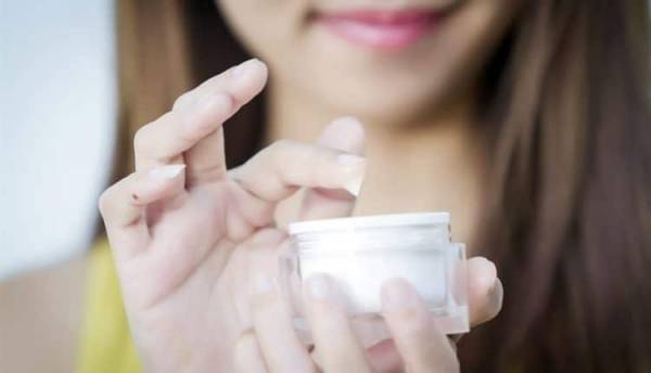 علاج مشاكل البشرة الحساسة في الشتاء بأسهل الوسائل