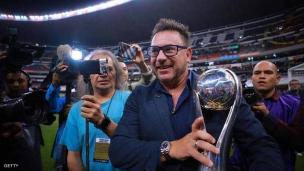 دموع مدرب فريق مكسيكي بعد تحقيق الوعد لابنه الراحل