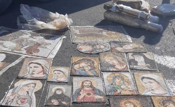 إحباط تهريب لوحات فسيفسائية وحبوب مخدرة