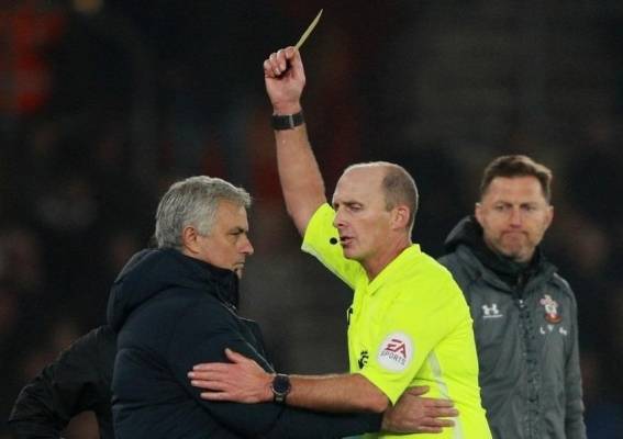 بالفيديو ...مورينيو يتلقى إنذارا غير مألوف في البريميرليغ