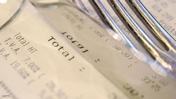 فاتورة المطعم 23 دولارا.. والبقشيش لم يخطر على البال