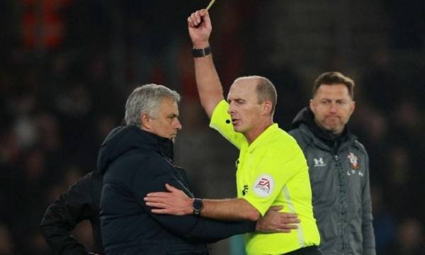 مورينيو بعد حصوله على إنذار: كنت غير مهذب مع شخص أحمق