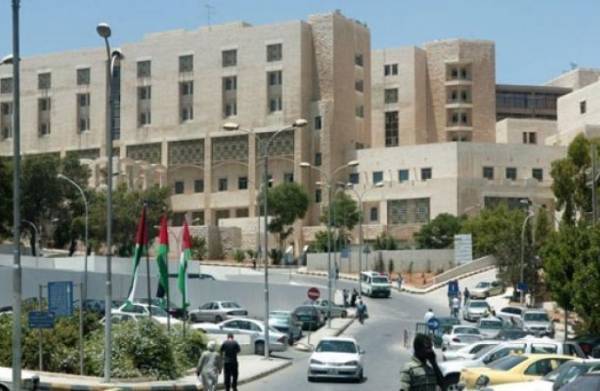 البشير تنفي طلبها من أي مواطن شراء أجهزة لتغطية تكاليف علاجه