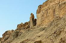 إنقاذ شخصين علقا فوق مقطع صخري في منطقة البحر الميت