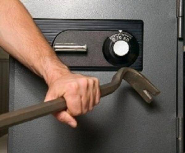 سرقة 20 ألف دينار من قاصة محطة وقود في سحاب