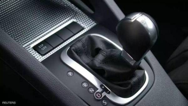 كيف يؤثر استعمال ناقل السرعة الخاطئ على سيارتك؟