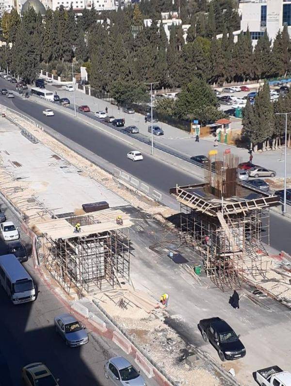 جسور كهربائية للمشاة في عمان