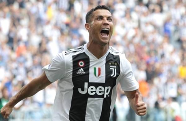 رونالدو يُدون أول هاتريك مع يوفنتوس بالدوري الإيطالي (فيديو)