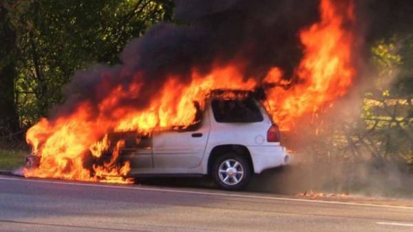 خليجي يحاول حرق جدته لمنعها من ”تحويله إلى أنثى“