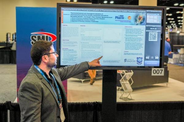 مشاركة طالب الدراسات العليا   محمد موسى المبتعث من جامعة عمان الأهلية في مؤتمر الرابطة الأمريكية للعلوم الصيدلانية