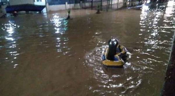 الدفاع المدني: البحث عن شخص جرفته مياه الأمطار في الزرقاء