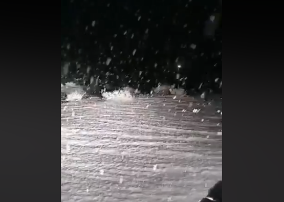 تساقط كثيف للثلوج شمال السعودية  فيديو