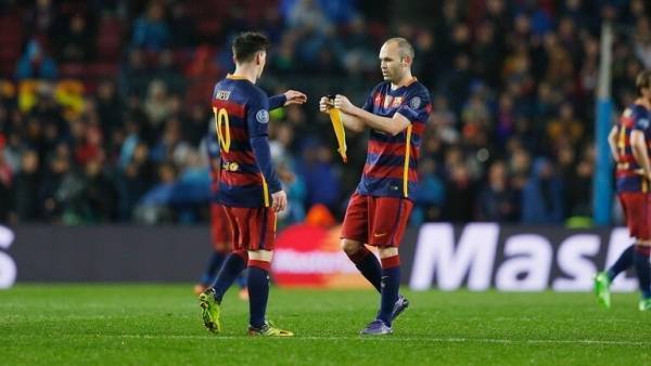 إنييستا يمني النفس بالعودة إلى برشلونة