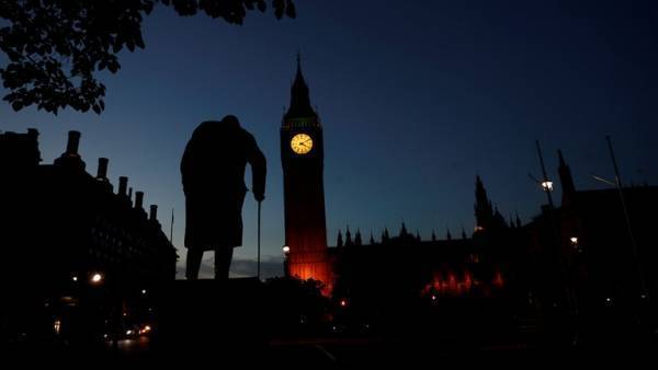 بريطانيا تتوعد إيران بالتحول إلى دولة منبوذة على خلفية احتجاز سفيرها في طهران