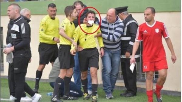 إيقاف مباراة في الدوري المالطي بعد اعتداء أحد اللاعبين على الحكم (فيديو)