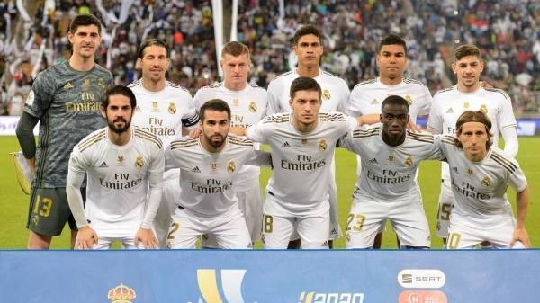 ريال مدريد يرفع كأس السوبر الإسباني في السعودية