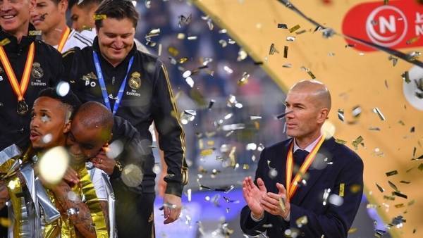 زيدان بطل النهائيات في ريال مدريد يتجاوز إنريكي ويلاحق غوارديولا