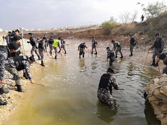 كتيبة مهام خاصة من الدرك وسرية من لواء الصحراء لدعم فرق البحث في سيل الزرقاء
