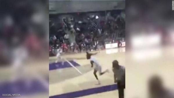 إطلاق نار ينهي مباراة كرة سلة.. ومراهق مصاب في حالة حرجة