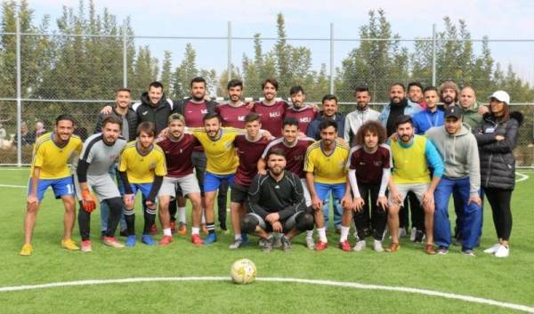 جامعة الشرق الأوسط تلتقي وديا فريق طلبة جامعة البترا لكرة القدم