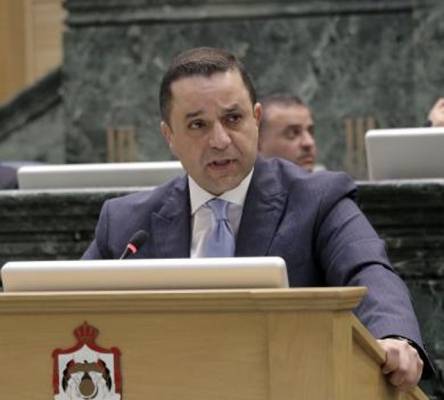 عندما يتحول وزير المالية إلى بائع متجول شاهد الفيديو