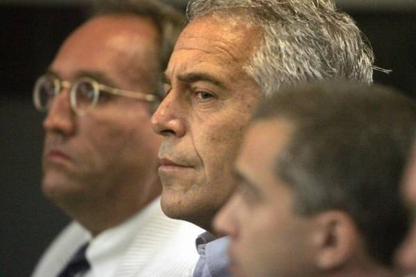 كشف جرائم جديدة للملياردير جيفري ابشتاين