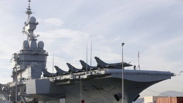 ماكرون يعلن إرسال حاملة شارل ديغول إلى الشرق الأوسط