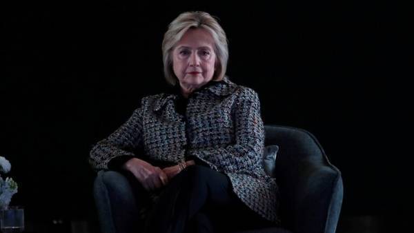 هيلاري كلينتون: عشت لحظات هوان أريد أن أمحوها وأتجاهلها