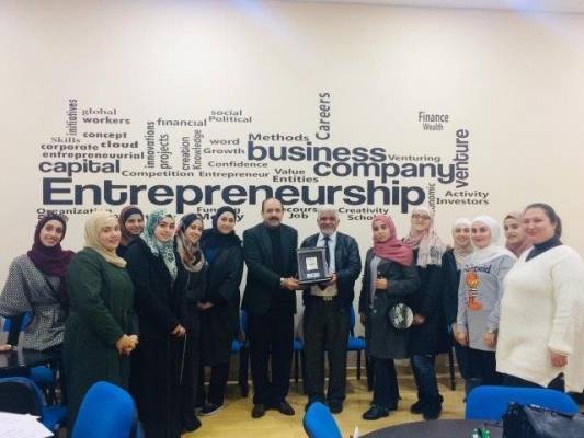 جامعة البترا تنظم ورشة الخط العربي