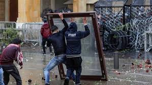 400 جريح حصيلة المواجهات بين المتظاهرين والقوى الامنية في بيروت