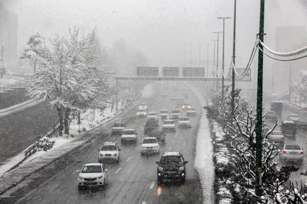 ثلوج كثيفة تجتاح طهران