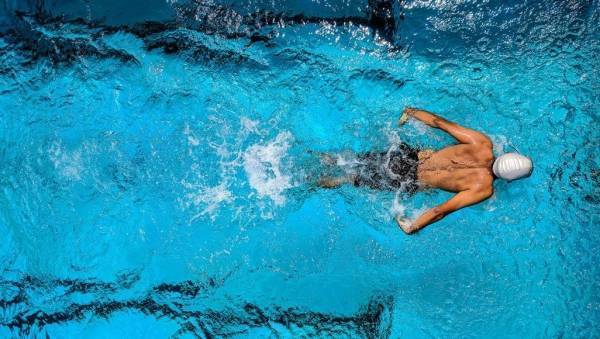 السباحة تزيد الذكاء وتقلل الالتهابات