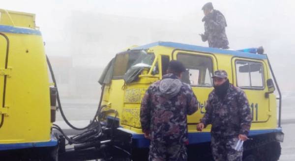 إخلاء 70 عاملة وأجانب في الطفيلة بعدما علقوا بسبب تراكم الثلوج