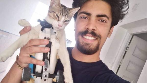 ابتكر أرجلا اصطناعية.. شاب تونسي يساعد الحيوانات الأليفة المعاقة