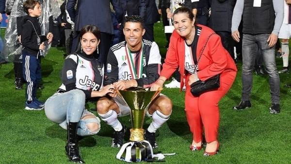 ساري: عليكم أن تشكروا والدة رونالدو !!