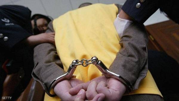 رجل يلجاء الى حيلة غريبة للانفصال عن محبوبته ..سرق ليسجن