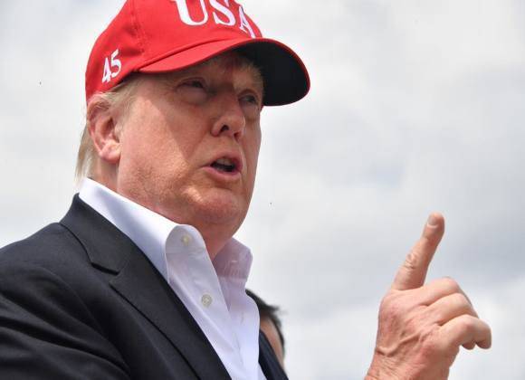 ترمب يرد باللغة الفارسية على اقتراح ظريف بالتفاوض شريطة رفع العقوبات: “لا.. شكراً” والأخير يطالبه بعدم الاعتماد على المترجمين