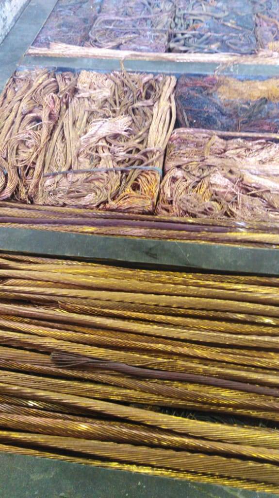 إحباط تهريب (1.5) طن من النحاس (صور)