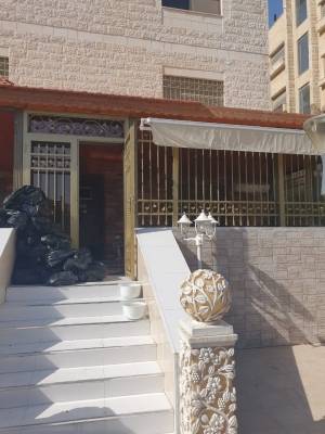 امانة عمان تجبر مواطن على هدم قرميد منزله لان صاحب الشكوى قطري !! (تفاصيل)