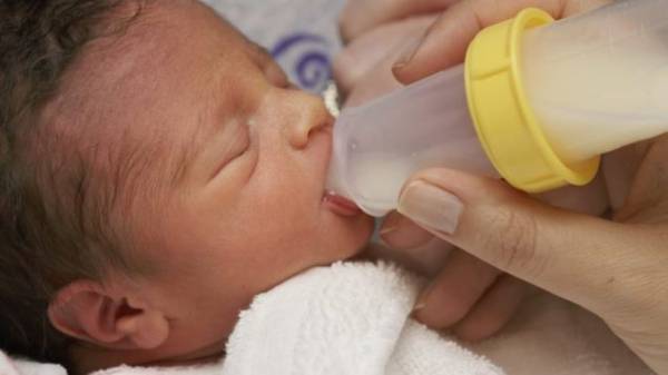 بمشاركة نساء أمريكيات... إنشاء بنك لحليب الأطفال