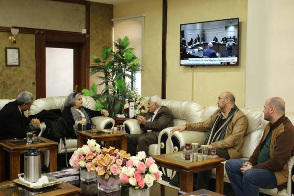 جامعة الزرقاء تبحث مع منظمة أمريكية مساعدة اللاجئين السوريين لمواصلة تعليمهم الجامعي