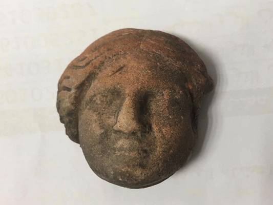 العثور على رأس أثري وتسليمه لمتحف البترا