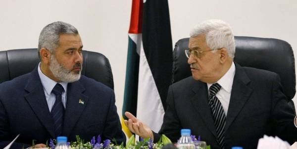 لافشال صفقة القرن .. فتح وحماس تتجهان نحو طي الانقسام ووفد قيادي ينتقل من الضفة لغزة