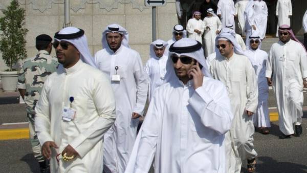 الكويت تقرر إنهاء خدمات (25) ألف وافد