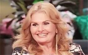 يسرا تتحدث عن أعمالها الجريئة وعادل إمام