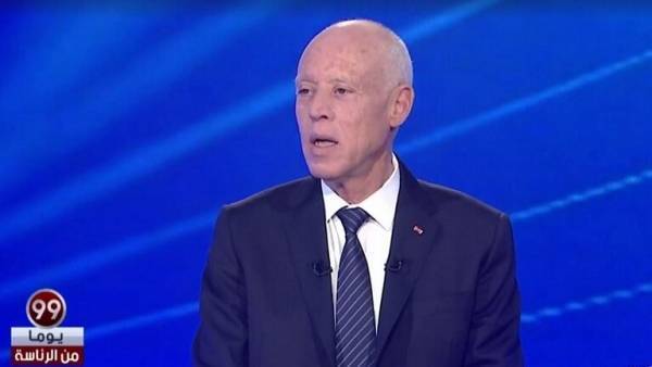 قيس سعيد معلقا على صفقة القرن: التطبيع خيانة عظمى وفلسطين ليست ضيعة حتى تباع